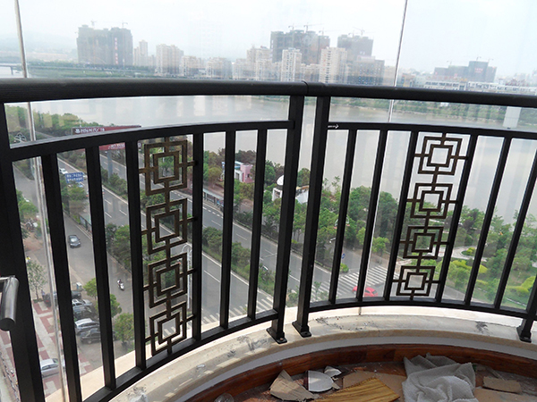 陽臺(tái)護(hù)欄